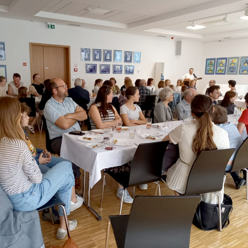 konferenční sál k pronájmu - foto vyuziti salu stoly