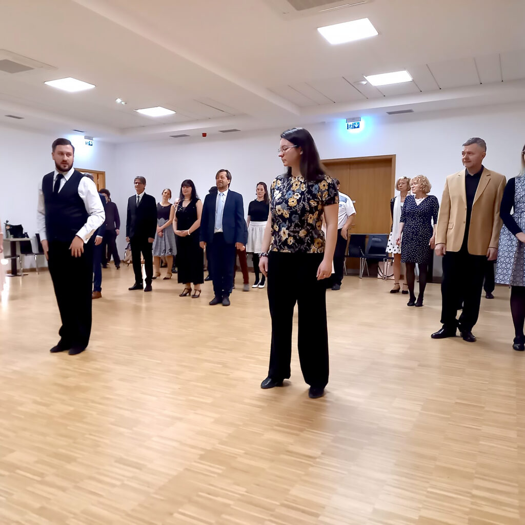 konferenční sál k pronájmu - foto vyuziti salu tanec